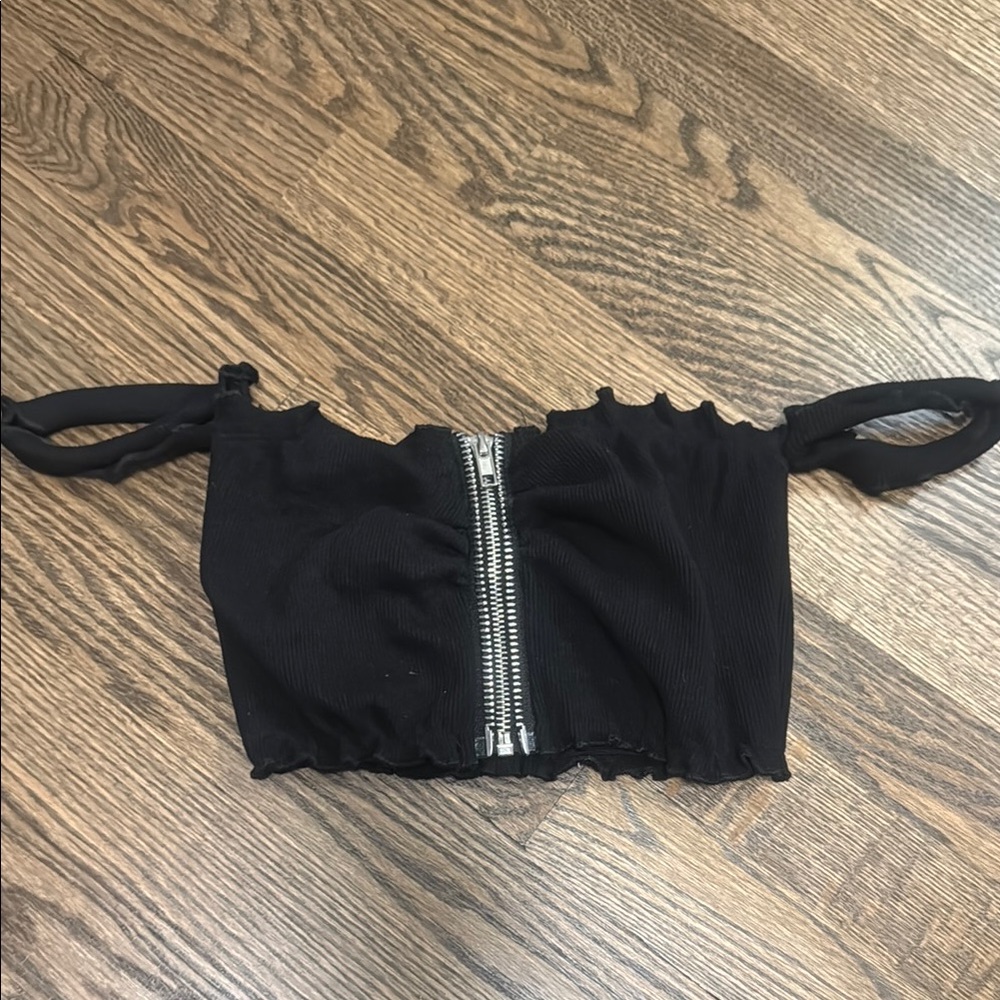 Black Two-Piece Zippered Outfit - Picture 2 of 5